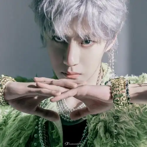 王一博银发撕漫感大片