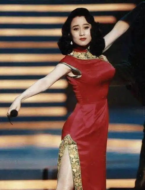 57岁利智路人照被晒出,身材超好时尚犹存,颜值依然在线_李连杰_妻子