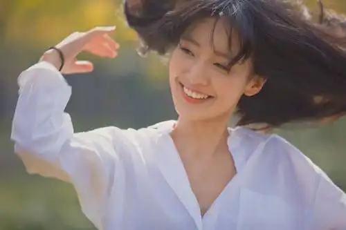 新晋小花陈芋米,《河神》中有点"犯二"的肖兰兰,清新自然