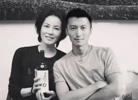 揭秘谢霆锋王菲不婚之谜爱情无需形式束缚