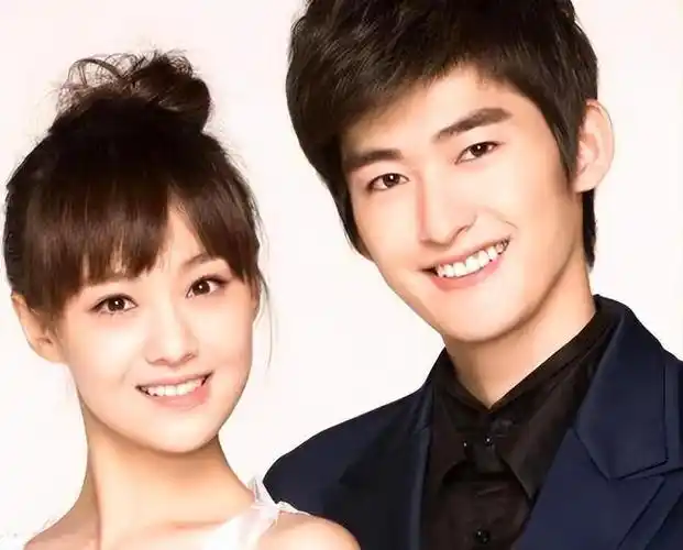 张翰疑新恋情曝光,年轻漂亮身材好,粉丝辟谣称是工作人员|娱乐圈|古力