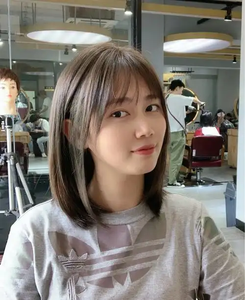 中长发女生一定要剪这款锁骨发昆明发型设计