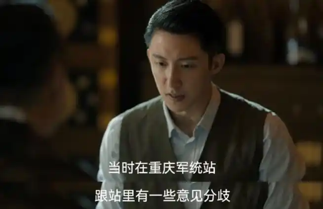 弯腰捡个笔可能就不知道谁是谁了,黄景瑜和辛芷蕾究竟在剧里打了几份