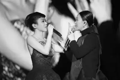 为了蔡健雅演唱会那英前一晚就开喝