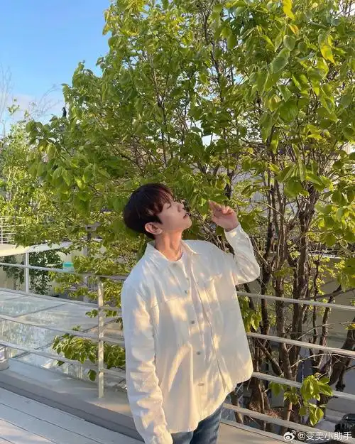 边伯贤##微博变美手册#呜呜呜呜近期伯贤的ins照片都好好看哇