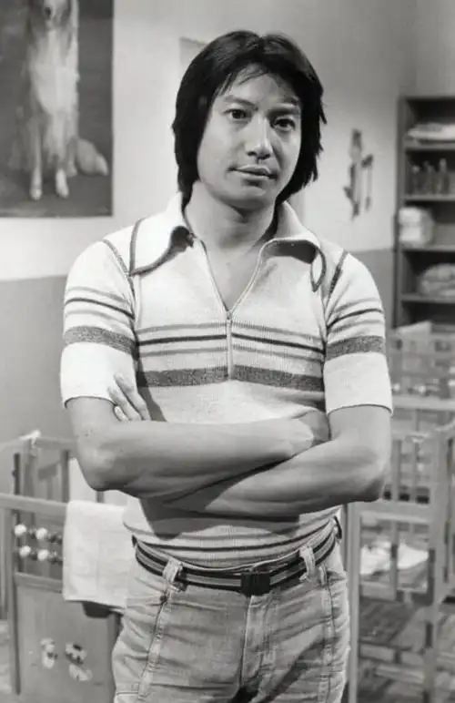 老戏骨石修待儿媳林佑蔚如亲生女儿70岁依旧玉树临风