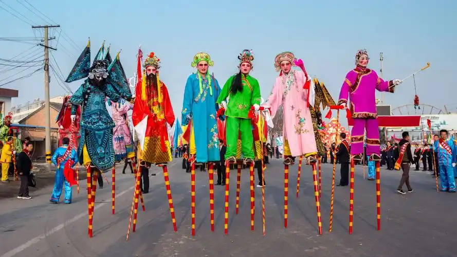 13.《关中高跷社火》——入选2018年金虎国际摄影沙龙巡回赛