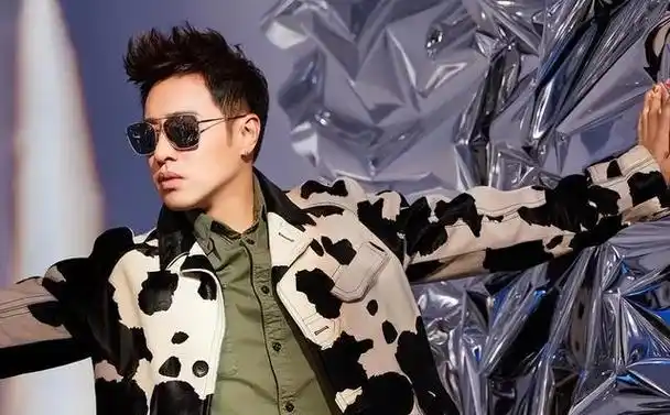 潘玮柏近照发福变胖,本人超像郝邵文,网友大呼快减肥!