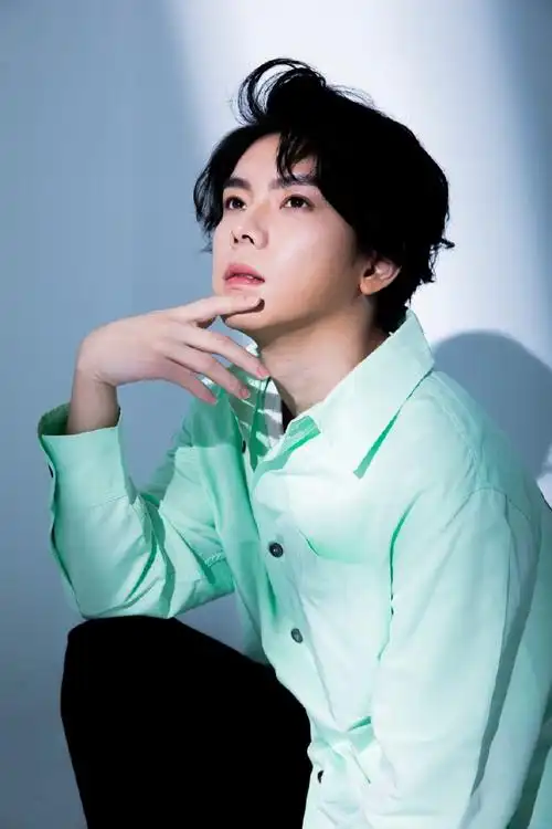 杨宇腾超话91#杨宇腾yu邃宇#ctwant 棚拍photo