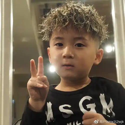 三种小男孩发型,效果就是不一样,剪完真时尚-帅气2021小男孩发型短发