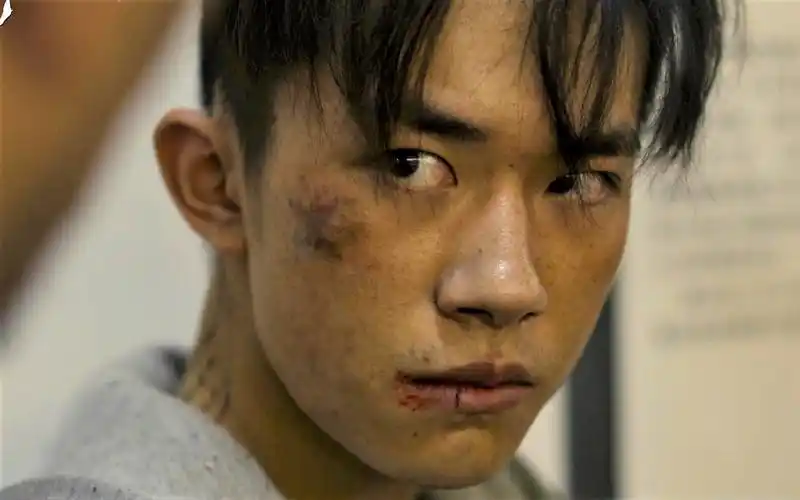 《少年的你》"小北"预告:易烊千玺变成社会混混