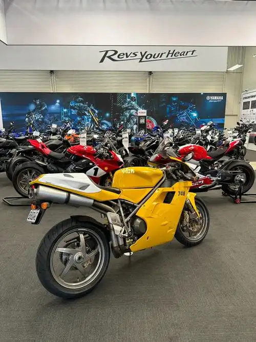 ktmrc8c  #杜卡迪好羡慕骑4w的赛道车啊