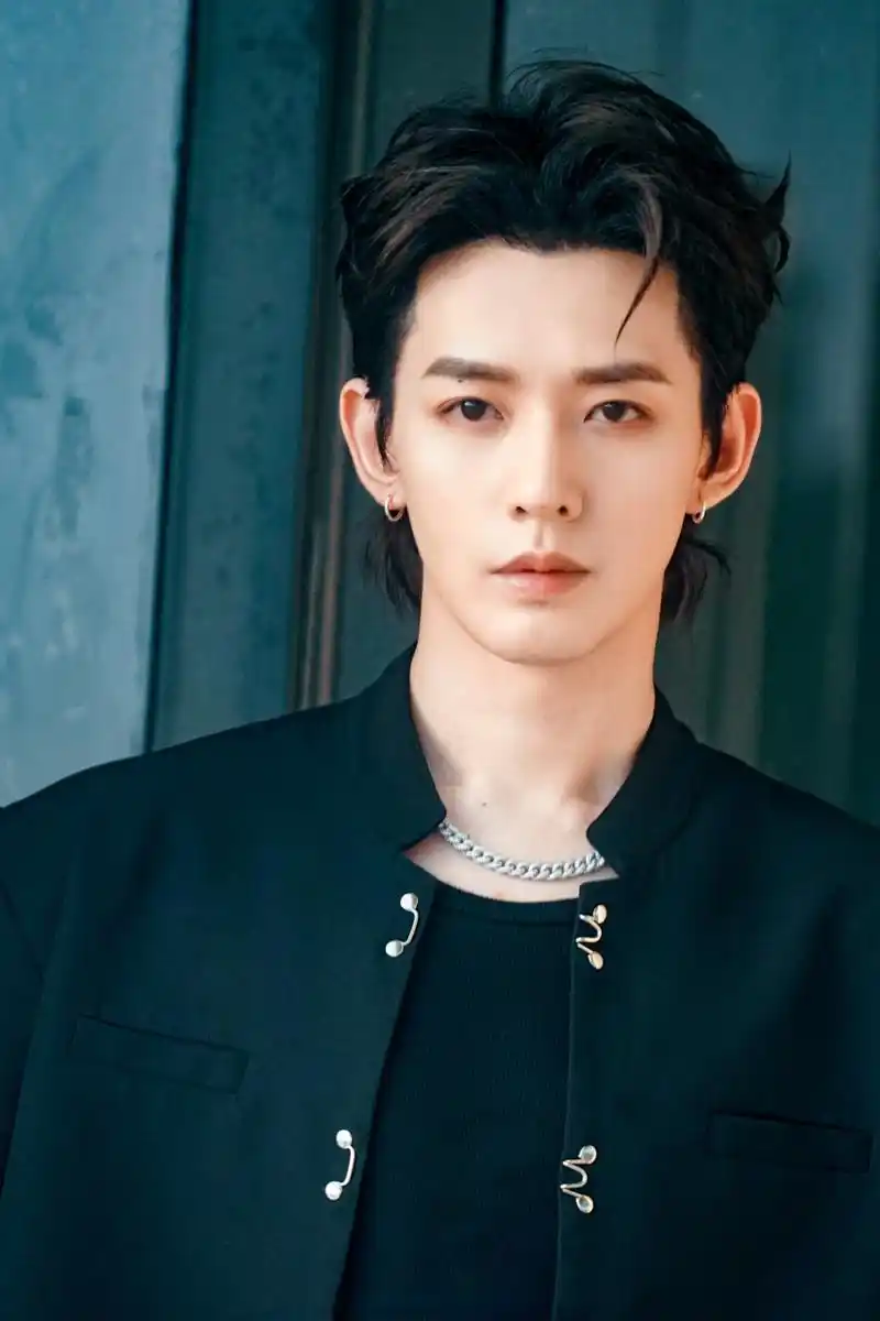 邓为机场# 安全第一[心]@演员邓为