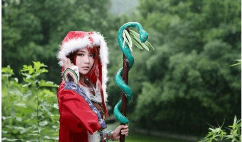 为什么神话中女娲和她的后人半蛇半人形态?