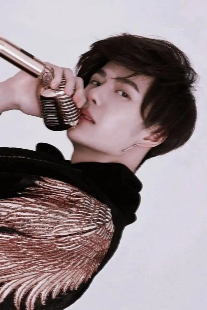 给男友拍的写真,各位看看好不好看#王一博 - 抖音