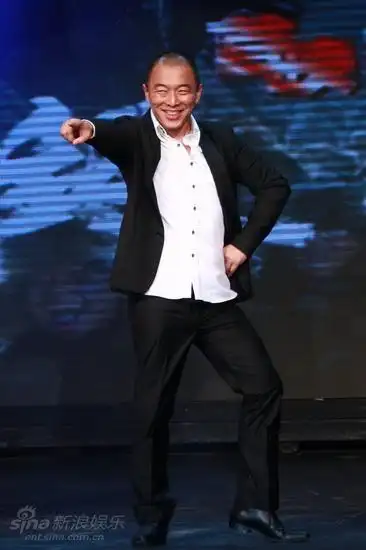 《铁人》首映马苏爆料 黄渤现场大秀霹雳舞(图)