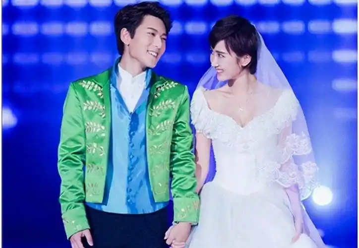 毛晓彤cos红皇后反差大,甜美小女孩变身大反派,完美驾驭造型_陈翔