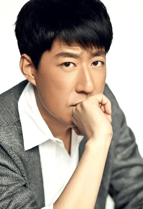 于震晒全家福庆47岁爱妻怀抱婴儿被怀疑生6胎承认有很多孩子