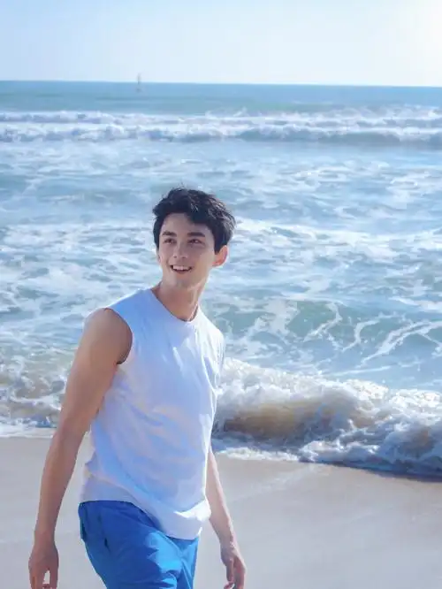 海边也是没必要包得这么严实哈哈哈哈#吴磊