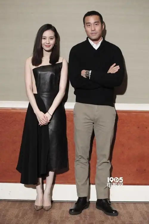 独家情侣写真:张孝全拍照羞涩 刘诗诗温婉动人