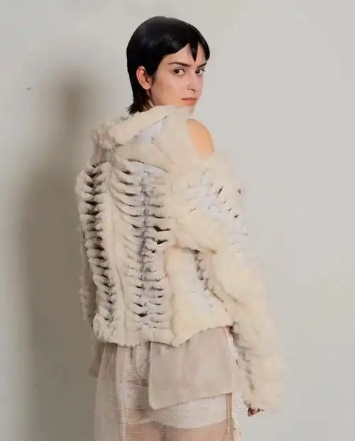 4个海外新概念服装设计师带你了解解构重建与身体上美丽的复杂