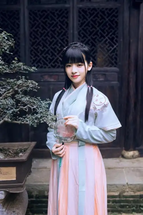 sing林津伊中秋古风写真,温婉脱俗被赞古装美人