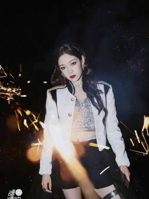 阳光偶像组合硬糖少女303