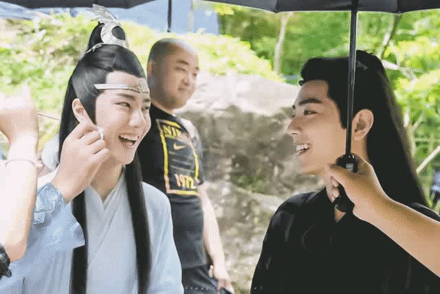 王一博寸头动图