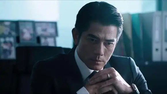 寒战2:郭富城为救妻儿,引起社会恐慌,遭到记者强烈质问-影视综视频