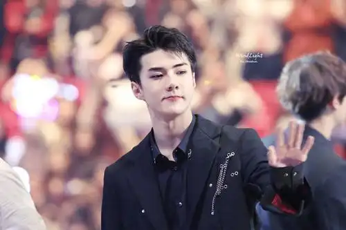 吴世勋高清壁纸 二转标明