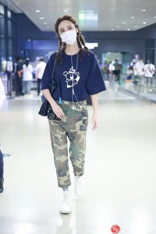 打开凤凰新闻,查看更多高清图片2022年9月8日,上海,张歆艺虹桥机场