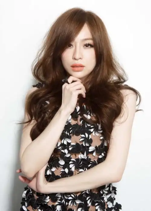 凭一己之力战胜资本,王心凌重新出道,唤醒男粉丝们的青春回忆!