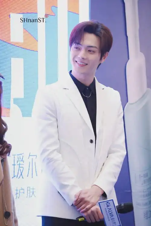 许凯上海活动白色西装造型##许凯白色西装生图