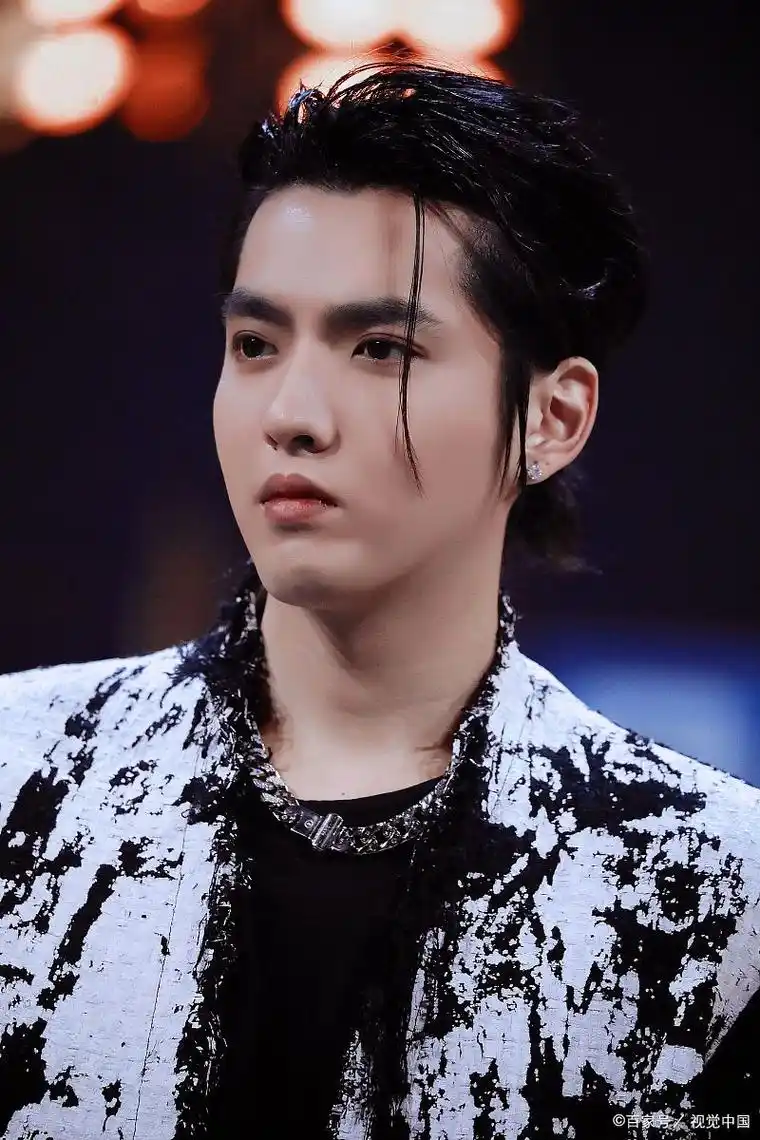 吴亦凡经纪公司被强执近1900万# 明星塌房频发,品牌该如何避坑?