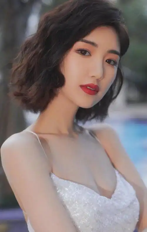 毛晓彤太辣了,热情奔放,大胆赤诚