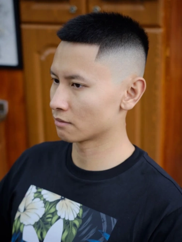 短寸头可以说是最适合夏天的发型之一