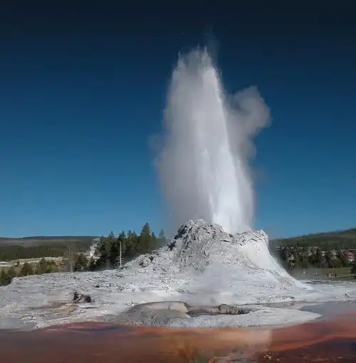 全球十大惊艳间歇喷泉:飞翔间歇泉鲜艳夺目(图多慎入)