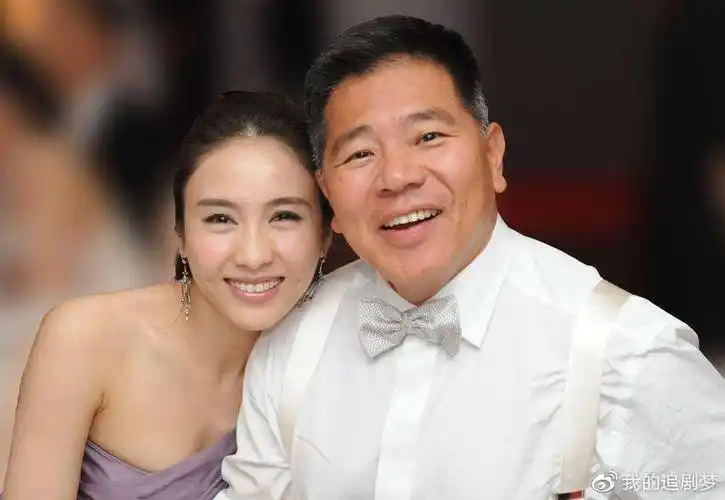 黎姿与佘诗曼罕同框冻龄有术似少女曾合作过3次私下关系好