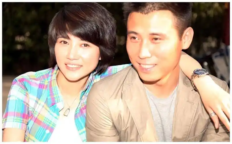 "星二代"李乃文:戏红人不红,与颜丙燕意难平,48岁终结婚