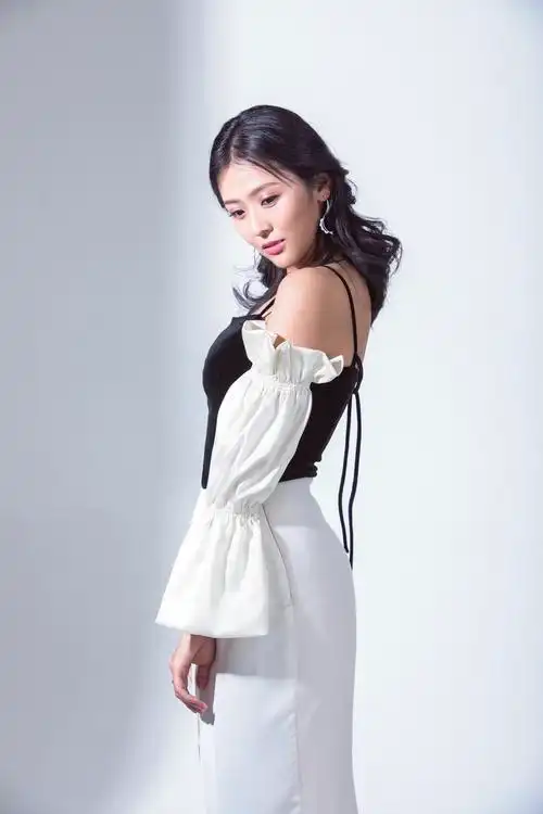 p data-id="go0avbesi6">王蕾,中国内地影视女演员,主要代表作品《 a