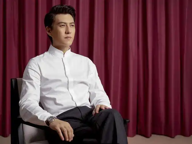 尖嘴猴腮别硬演富豪角色10位男明星站在那就是人间富贵竹