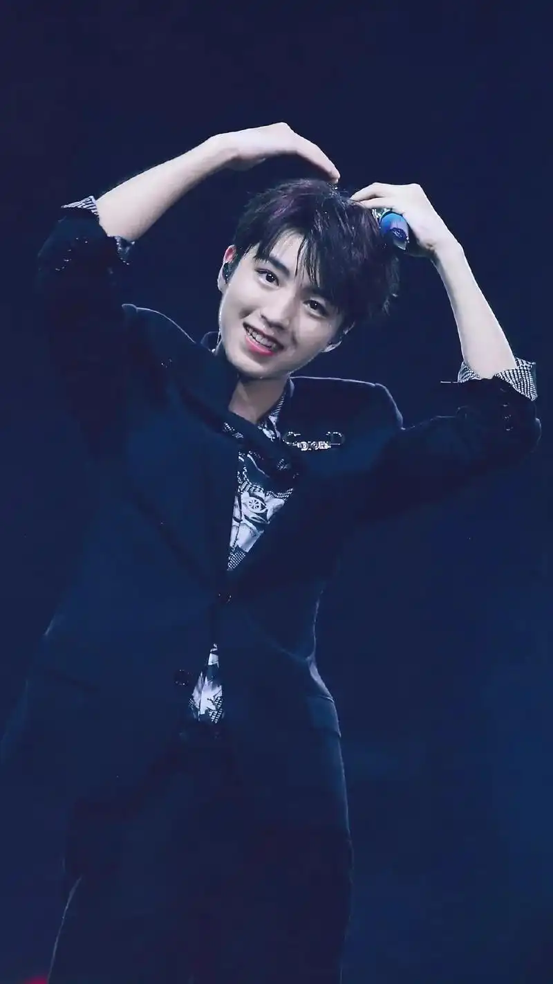 姐妹们,凯凯帅照实在太多了,图片自取吧90#王俊凯 - 抖音