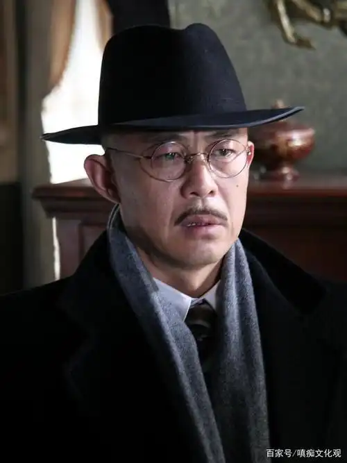 杜月笙去世前把巨额欠条一把火烧了,他的成功,与为人有很大关系