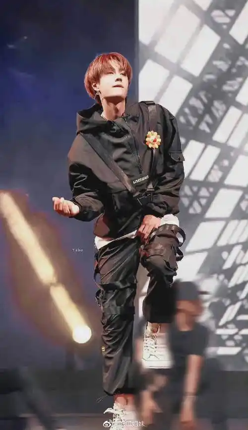 王一博吹灰舞混剪视频##王一博吹灰舞混剪舞台