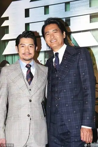 甜!63岁周润发携59岁"发嫂"老夫老妻撒狗粮