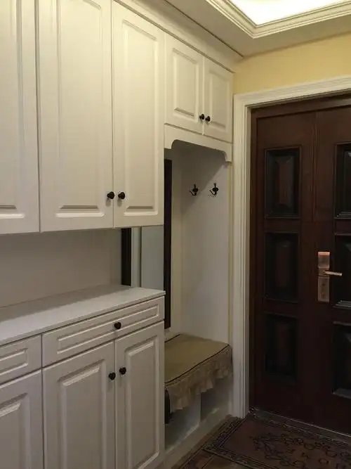 1,鞋柜的深度以35~40公分为主,让大鞋子可以放进去.