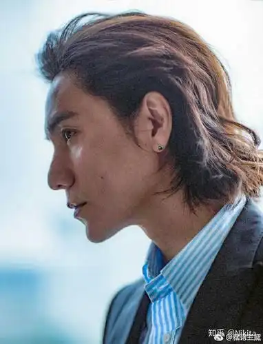 有哪些男生皮肤黑但是帅?