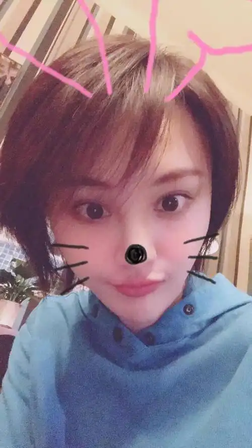 郑爽在微博晒自拍畅谈心扉希望郑爽能成为自己瞻仰的女人