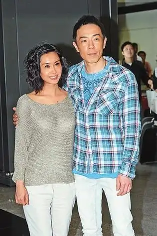 黄贯中透露朱茵系剖腹产女 两人早已注册结婚