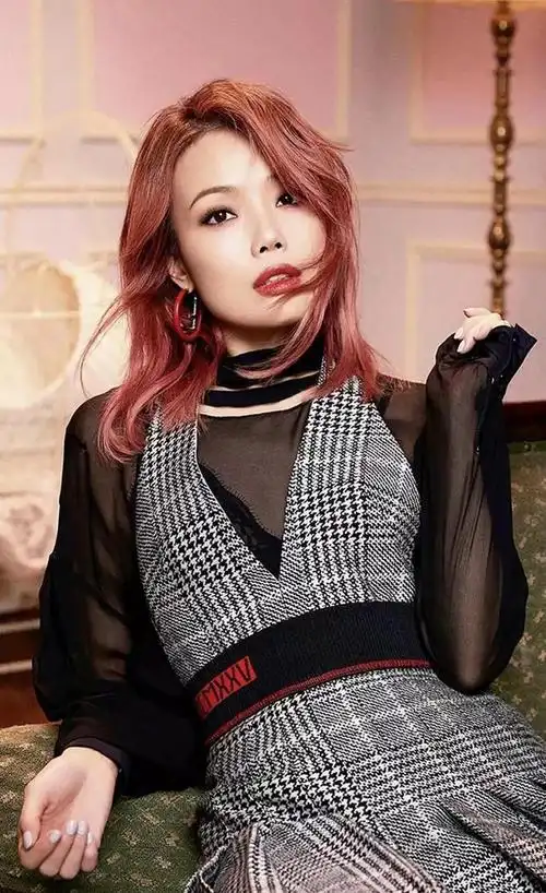 美女明星容祖儿高清写真美图身姿迷人魅力四射